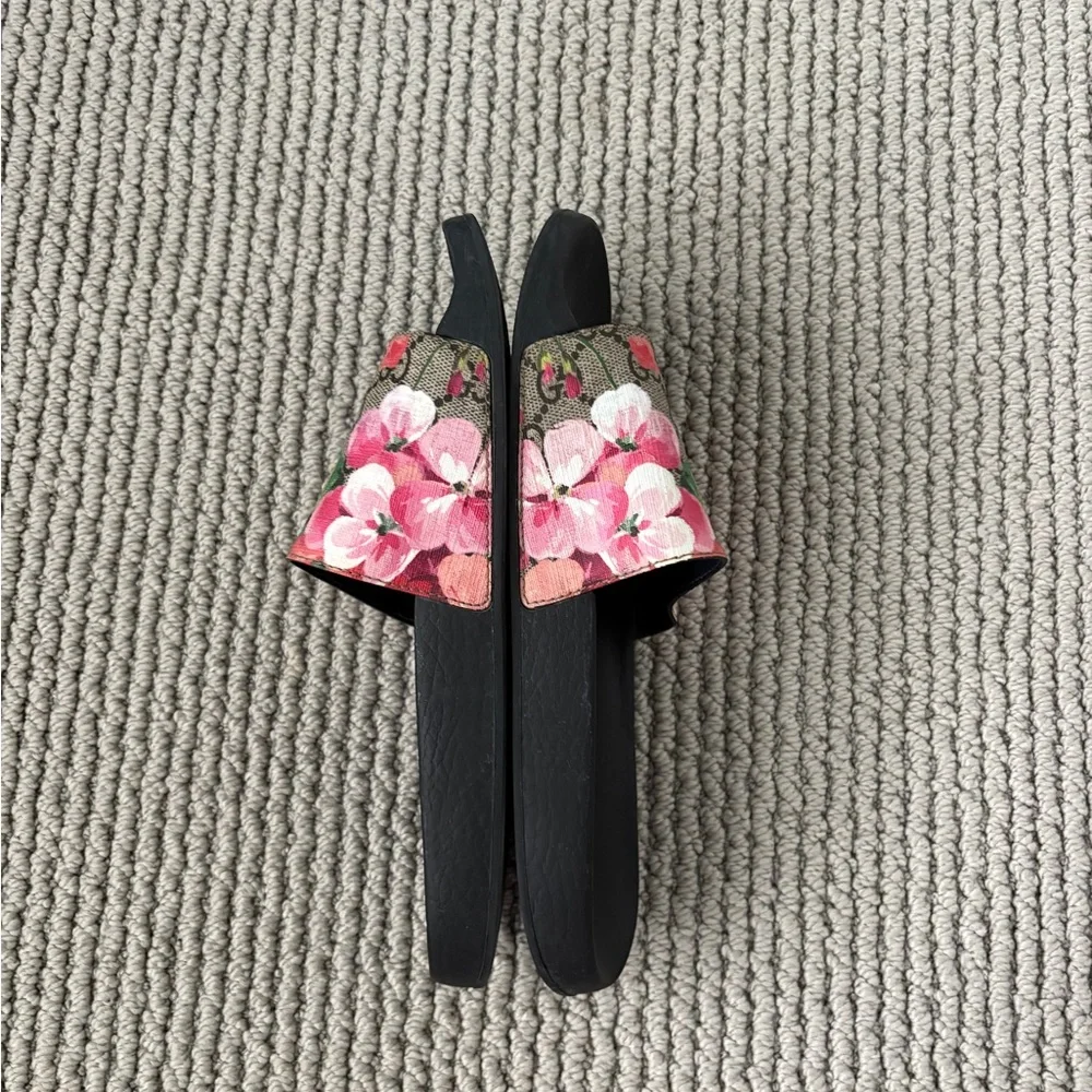 Gucci GG Blooms Supreme Monogram Floral Women’s Slides - Picture 2 of 4